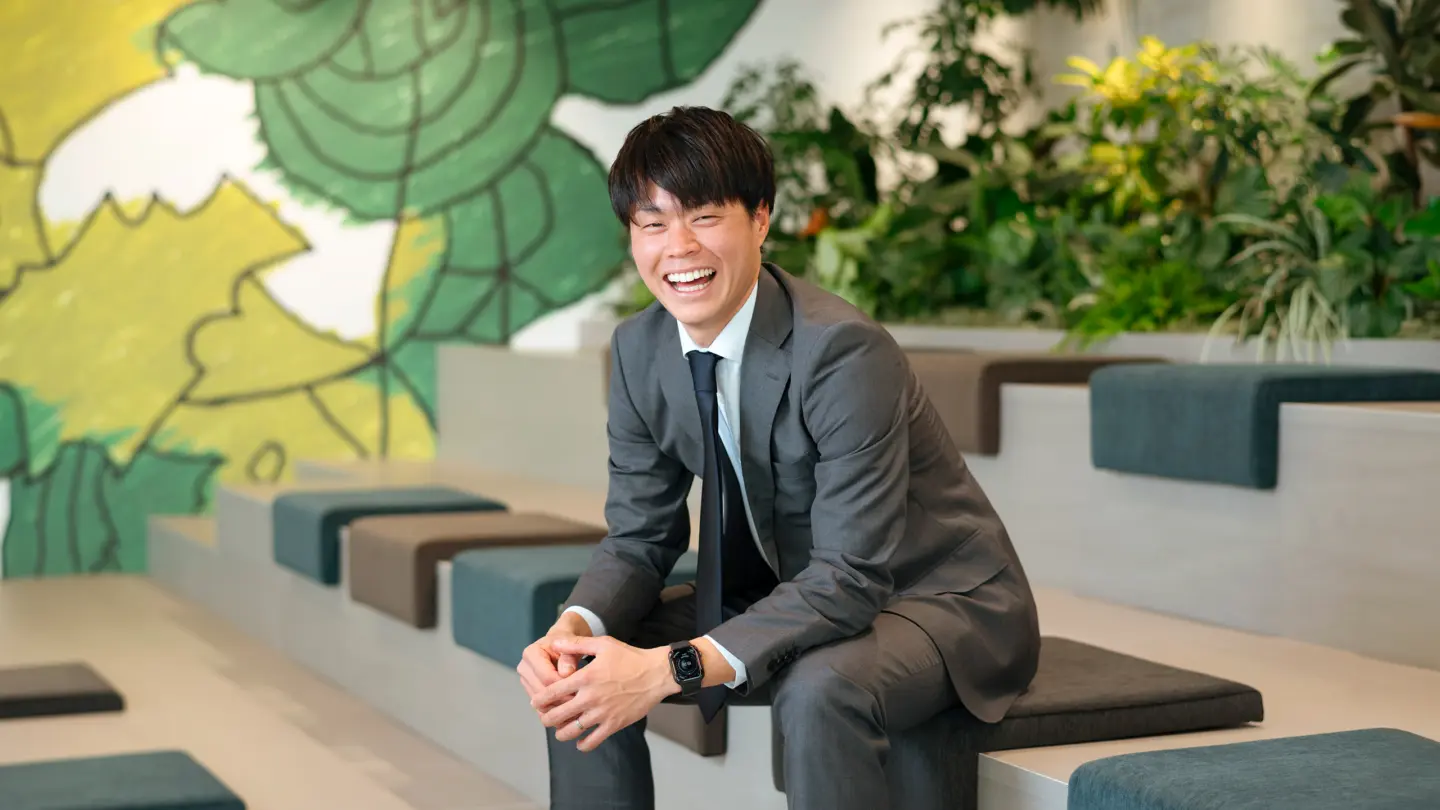 サッカー選手から政治家秘書へ。異例の転身へ背中を押した思いとは